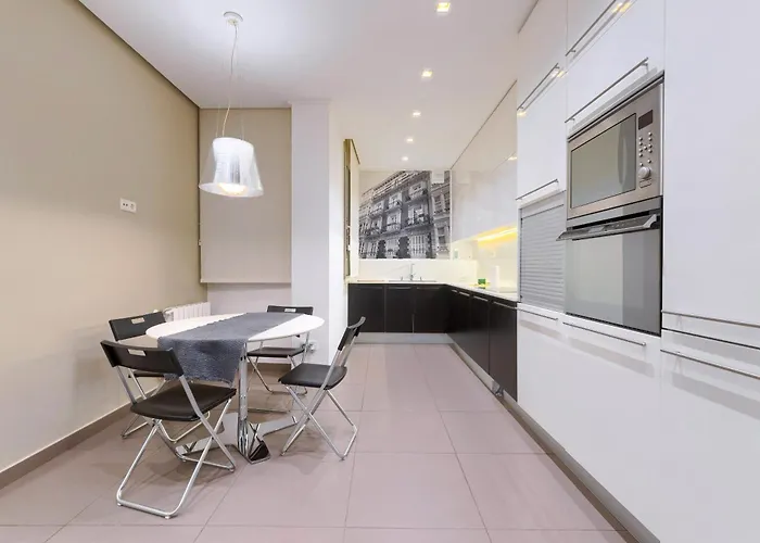 Elegante Vt En El Casco Viejo - Junto Al Metro Bilbau