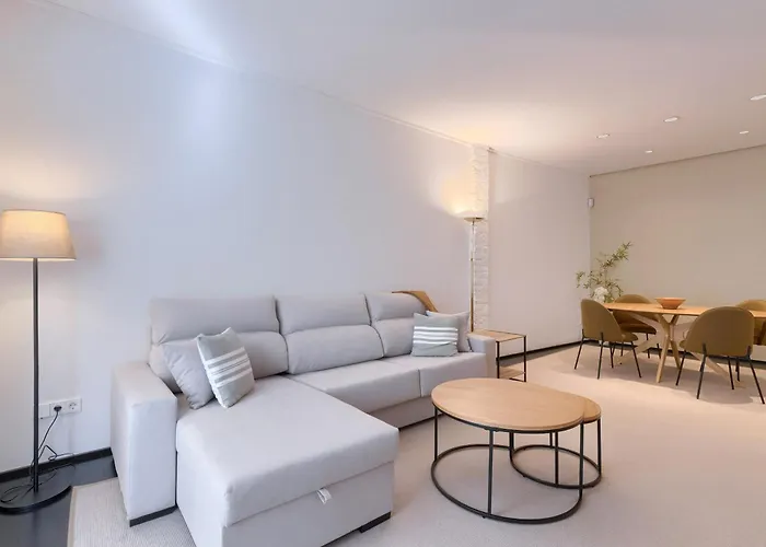 Elegante Vt En El Casco Viejo - Junto Al Metro Bilbau